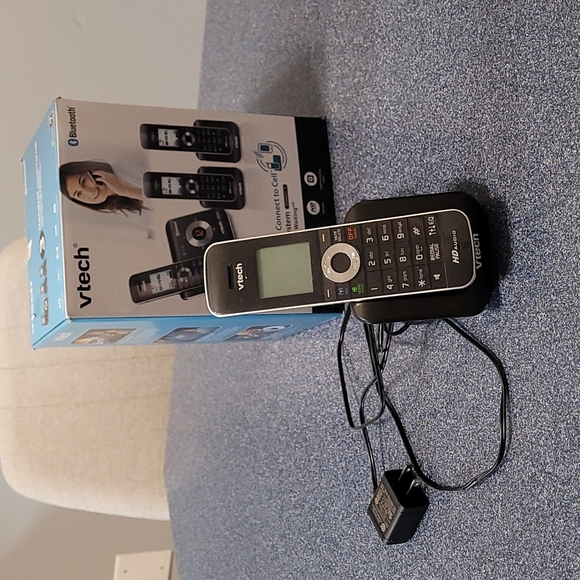 Vtech 3 Handset Connect to Cell and DECT 6.0 Cordless Headset - Picture 6 of 9